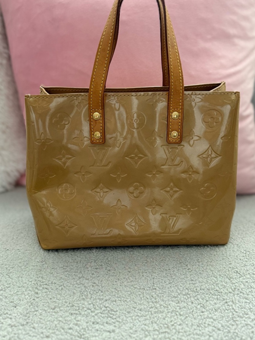 Authentic Louis Vuitton Vernis Reade PM Beige COA included